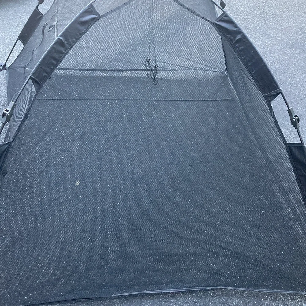NWOT screened pet dome for indoor/outdoor use. Easy to assemble all one piece